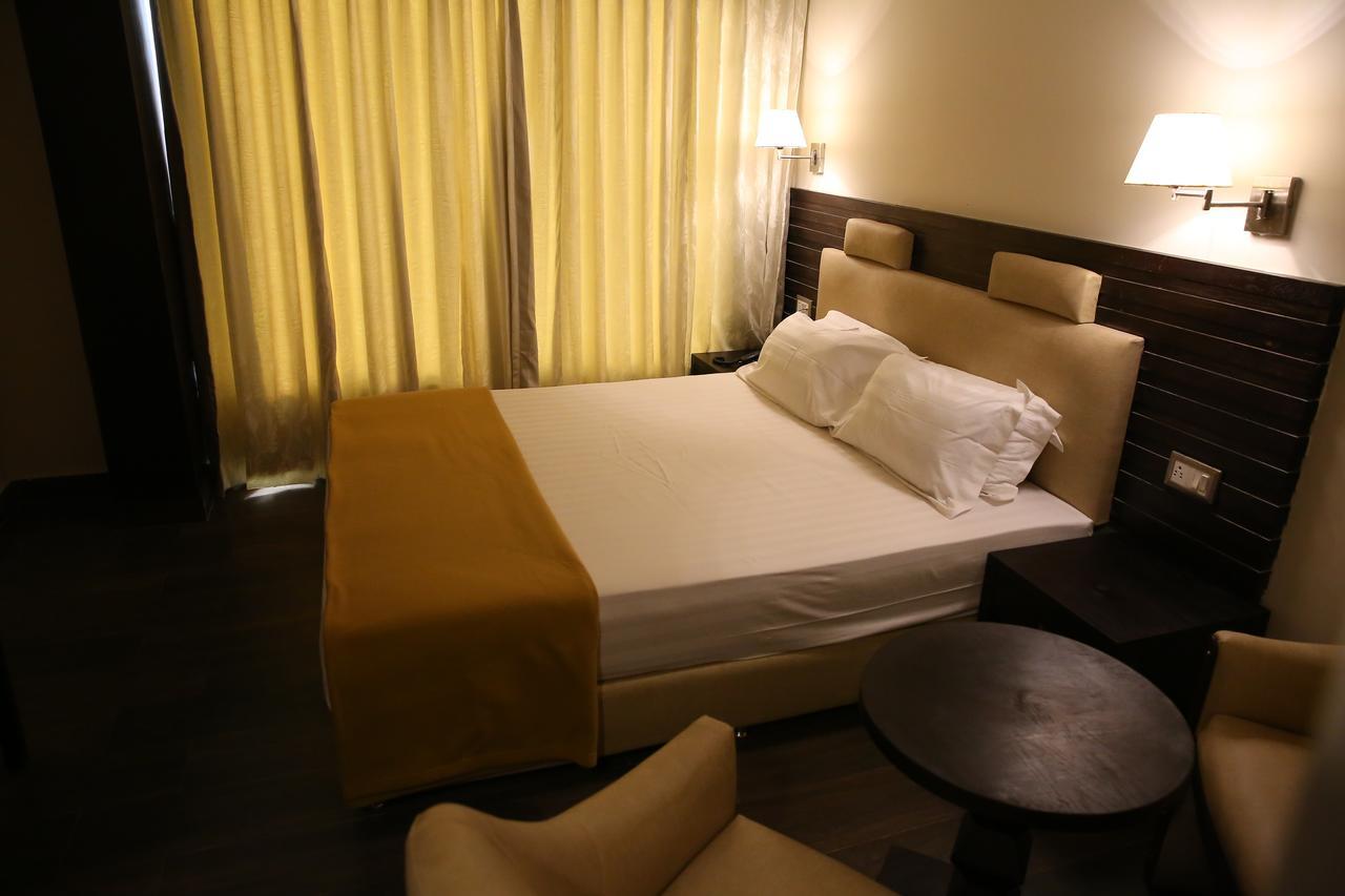Hotel La Castle Chennai Dış mekan fotoğraf