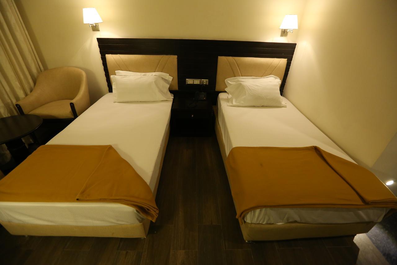 Hotel La Castle Chennai Dış mekan fotoğraf