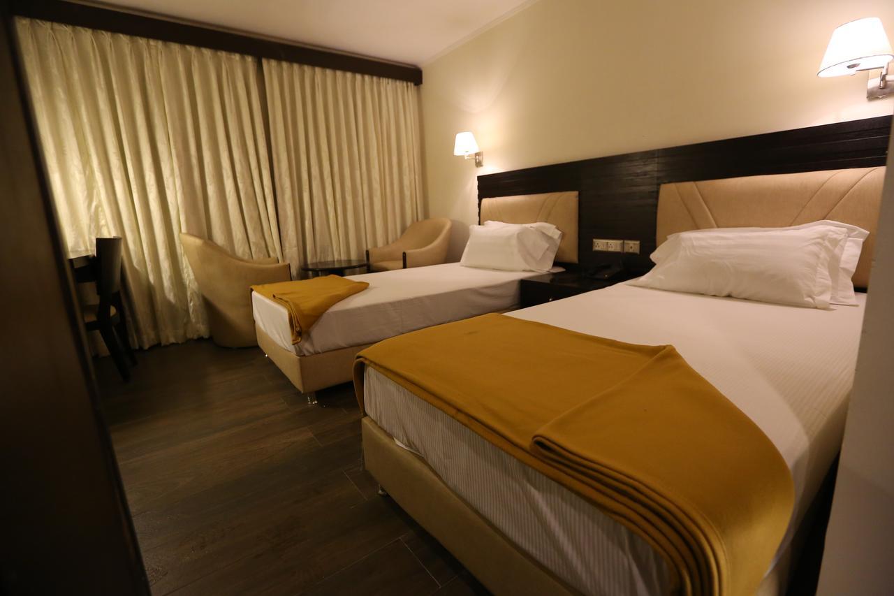 Hotel La Castle Chennai Dış mekan fotoğraf