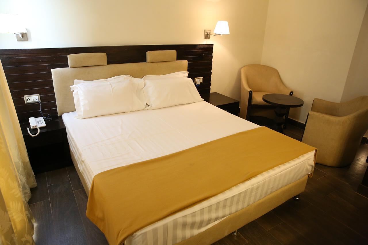 Hotel La Castle Chennai Dış mekan fotoğraf